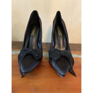 Cape Robbin bow silk pump